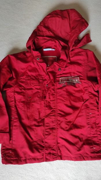 Blouson imperméable rouge
