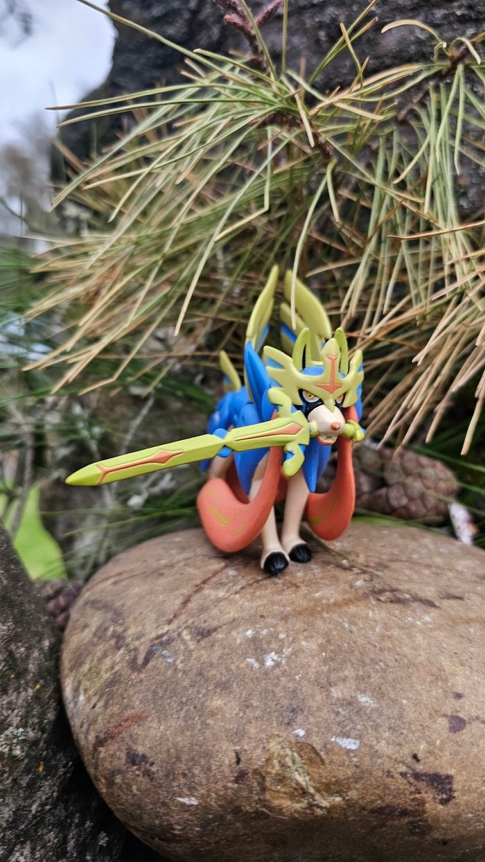 Super figurine Pokemon Nintendo tomy zacian