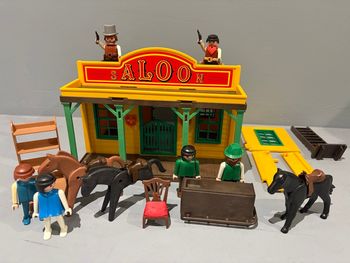 Playmobil Saloon Western  Cowboys indien Saloon 6 personnages  3 chevaux