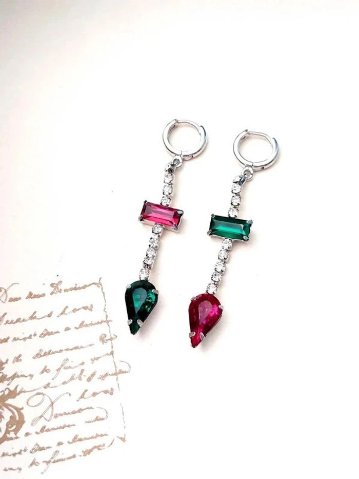 Magnifique paire de boucles d'oreilles pendantes avec strass style vintage - photo numéro 6