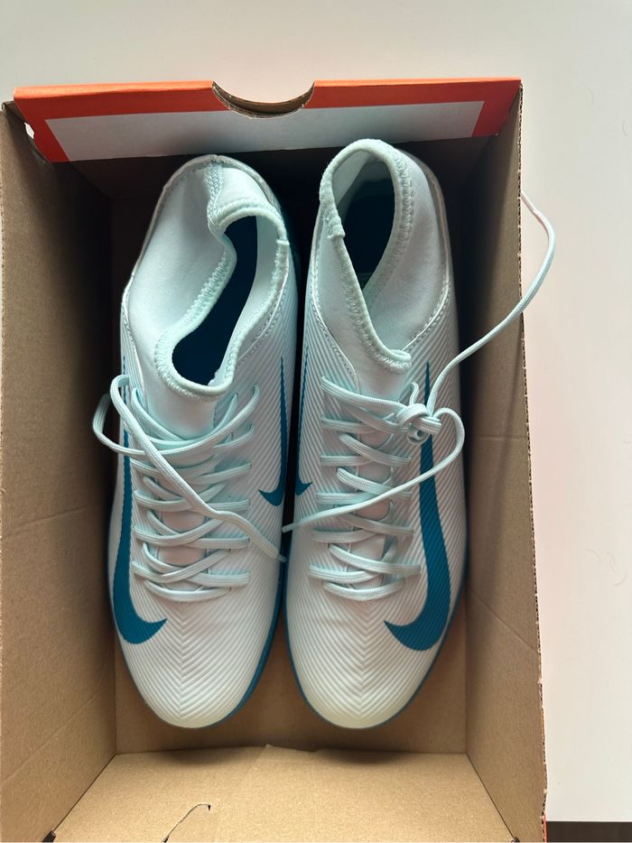 Chaussures de foot NIKE taille 44 - photo numéro 4