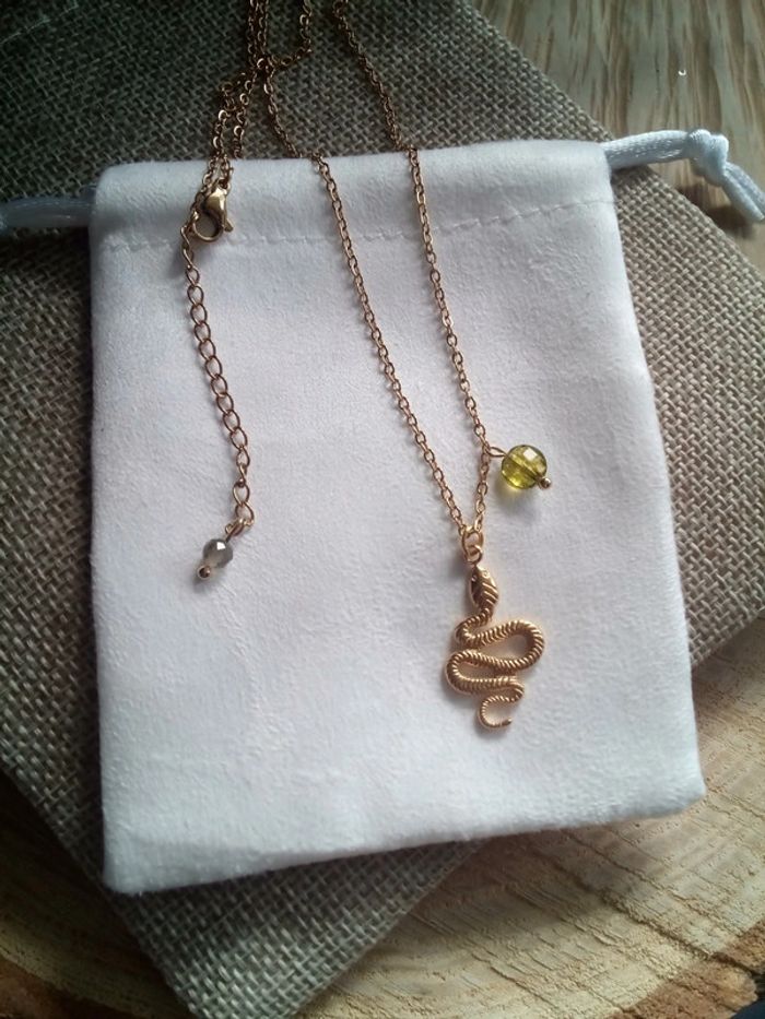 Collier serpent et pierre de péridot naturelle à facettes - photo numéro 2