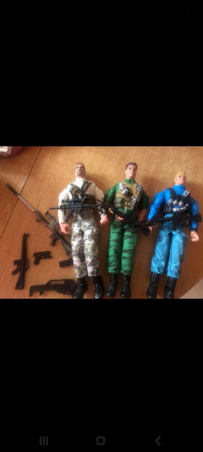 Lot poupées militaire