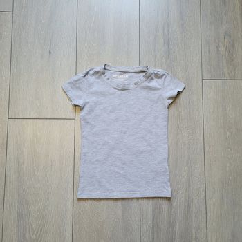 Maillot manche courte grise. Fille 6 ans. Marque Zeeman