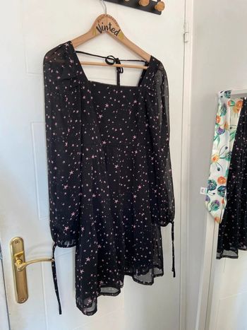 Robe courte ample col carré à étoiles roses et violettes Romance Taille S