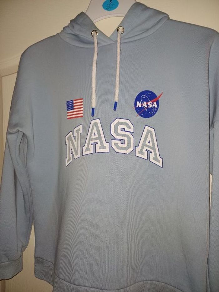 Sweat nasa Bleu