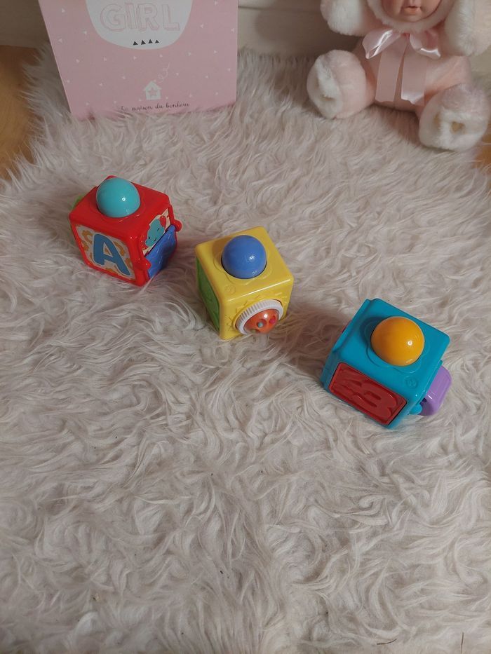 Lot 3 cubes activités à emboiter jeux d'éveil bébé Fisher Price TBE 🎲 - photo numéro 2