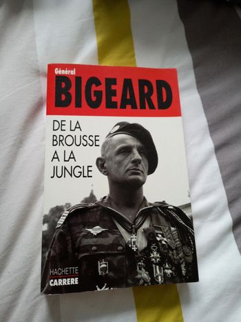 Général Bigeard de la brousse à la jungle aux éditions Hachette