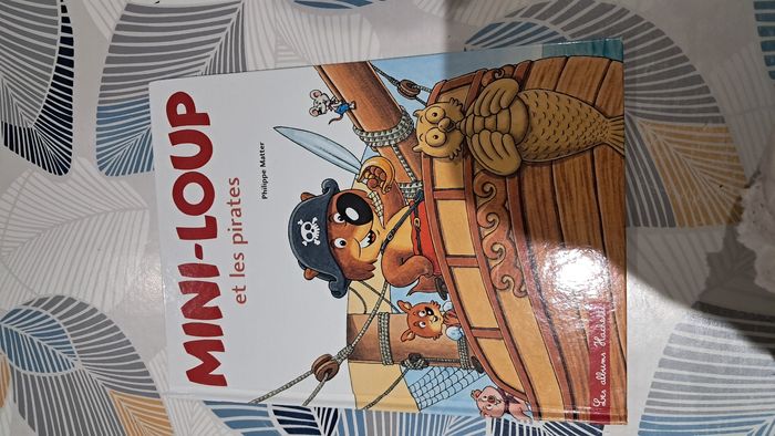 Livre mini loup et les pirates
