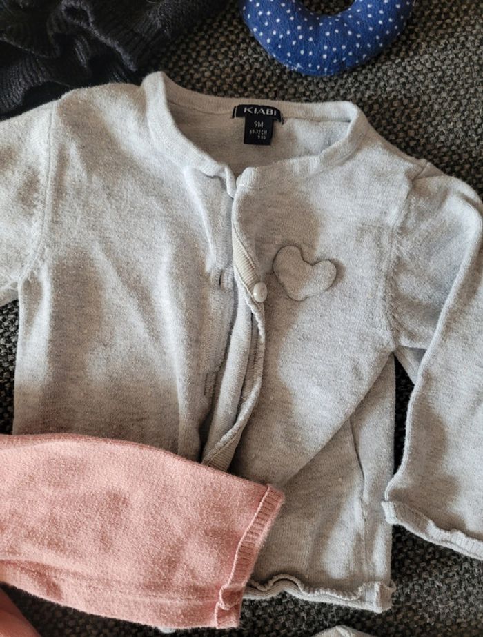 Lot 4 gilets/pulls fille 9 mois - photo numéro 4