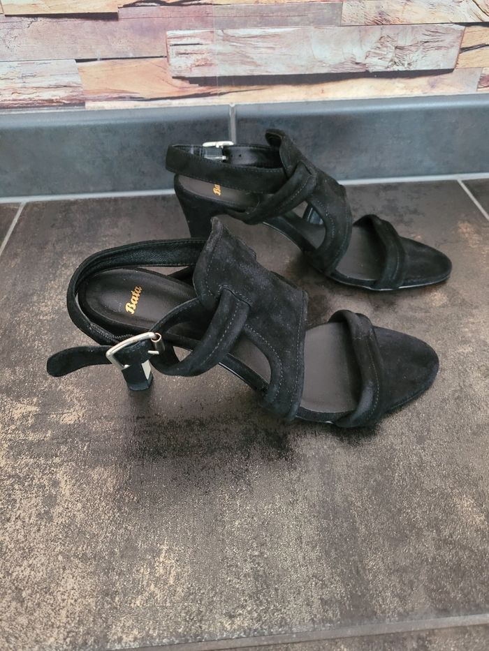 Sandales cuir bata 37