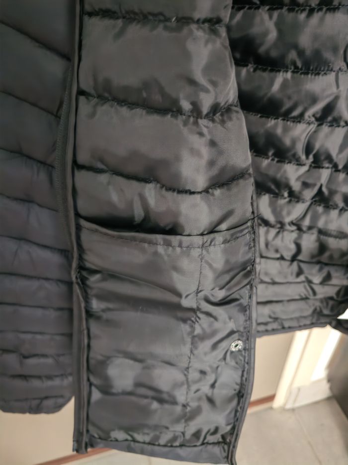 Vends veste neuve de taille s  jamais porté - photo numéro 4