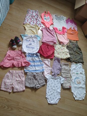 Lot de vêtements bébé filles. Taille 12 mois