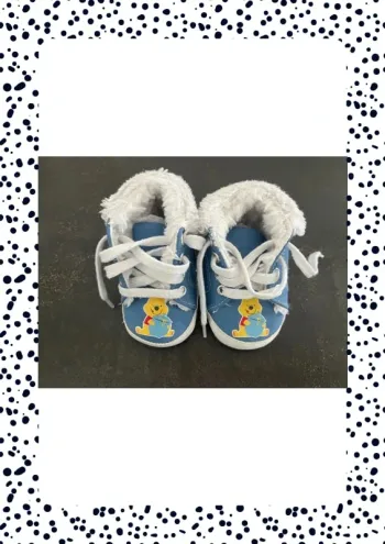 Chausson chaussure Winnie l’ourson marque Disney taille 10 cm