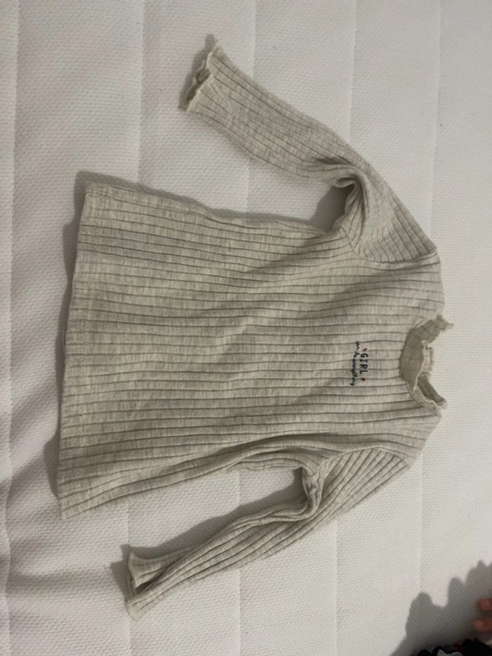 Pull léger couleur crème  à petit col Kiabi 6 mois