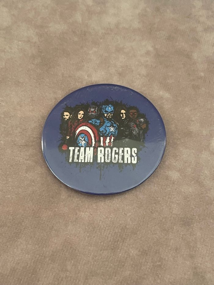 Pin's Captain America - Marvel - photo numéro 1