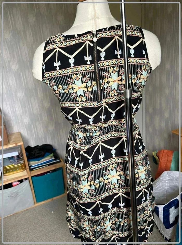 Tres  jolie  robe cintrée  coloree  taille 40/42 - photo numéro 5