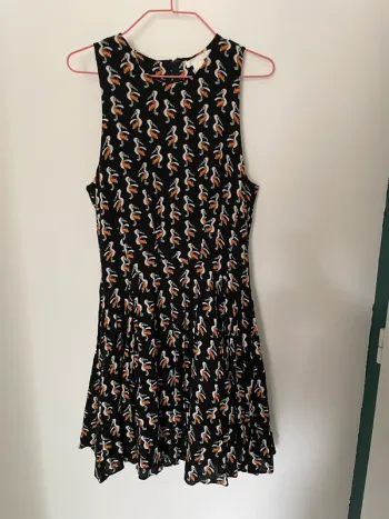 Jolie robe noire à motif