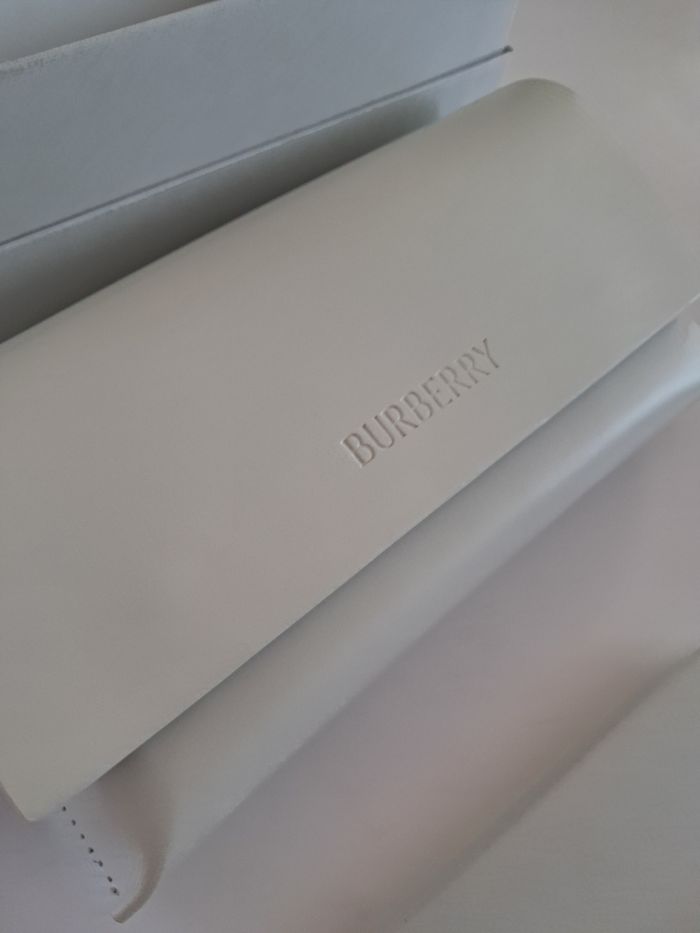 Étui Burberry blanc - photo numéro 4