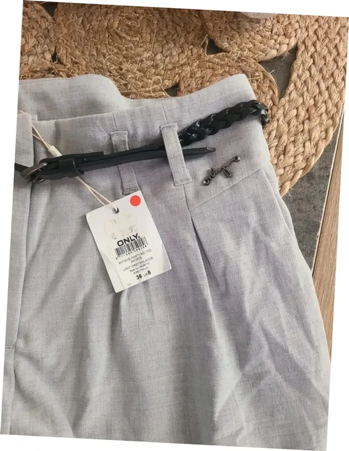 Short gris - photo numéro 3