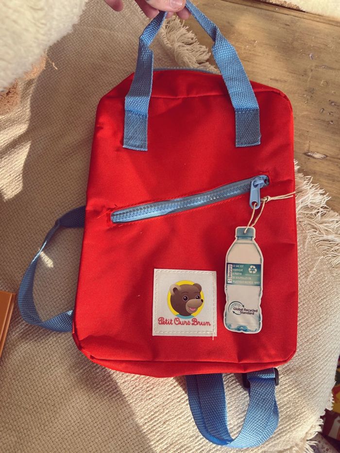 Sac à dos rouge et bleu petit ours brun neuf