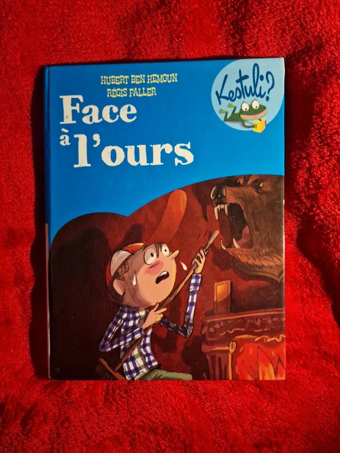 Livre face à l'ours