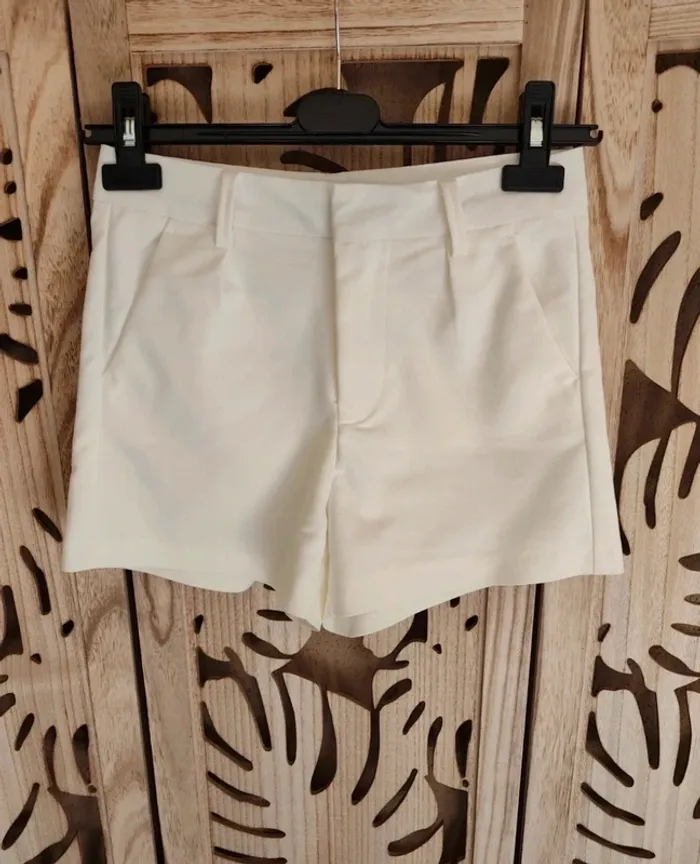 Short couleur écru T 34 Jennyfer - photo numéro 2
