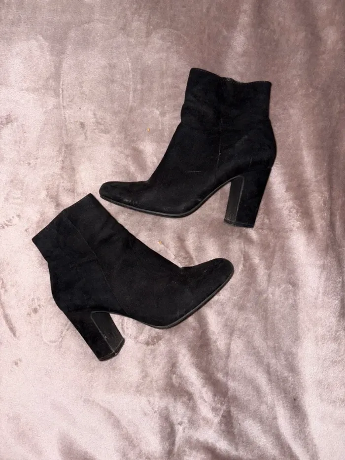 Bottines femme taille 36 noir Gémo en très bon état.