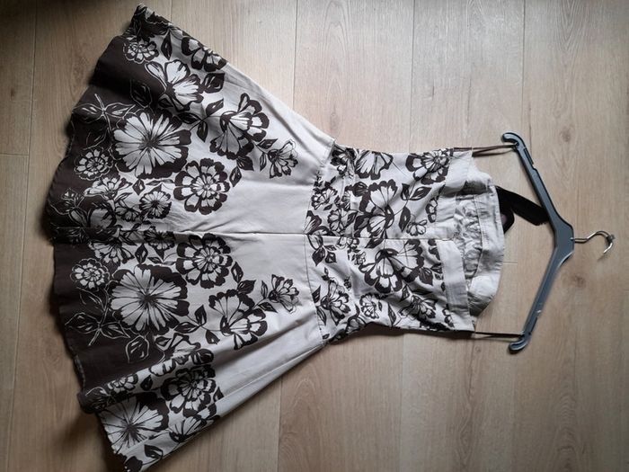 Robe courte dos nu - photo numéro 2