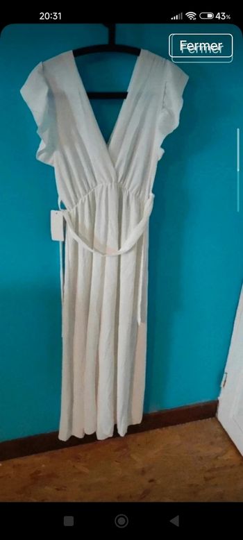 Très belle robe blanc cassé 