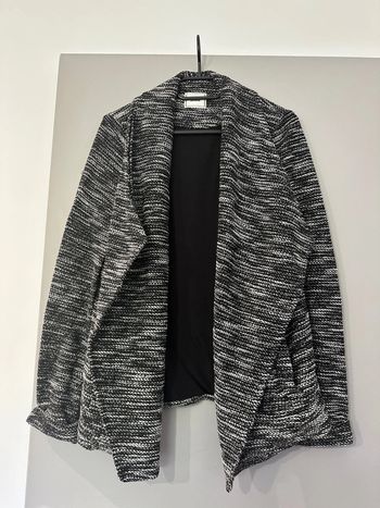 Petite veste noir et blanche taille L pimkie