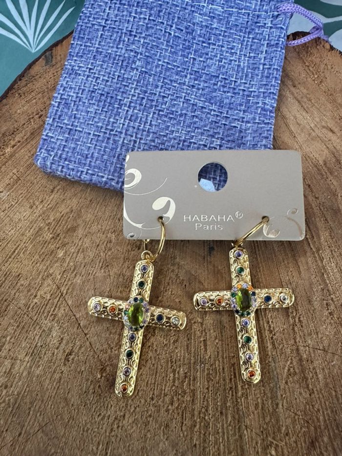 Boucles d’oreilles petites créoles grosse croix incrustées de cristaux habaha Paris - photo numéro 8