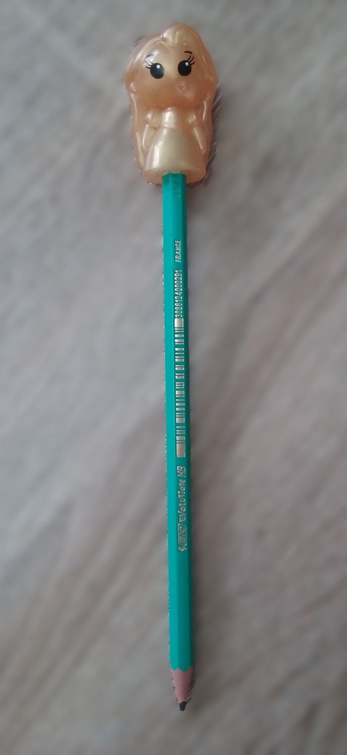 Capuchon avec son crayon de papier - photo numéro 2