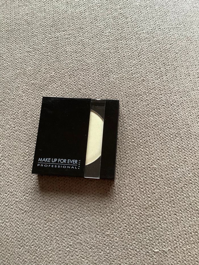 Fard à paupières Make up for Ever NEUF 101  jaune pastel irisée