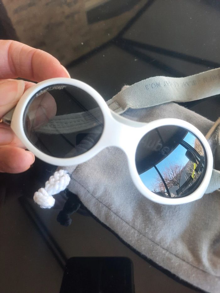 Lunette de soleil - photo numéro 2