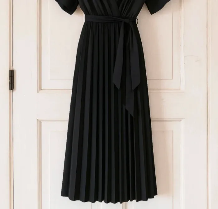 Robe Longue Noire et plissée - photo numéro 3
