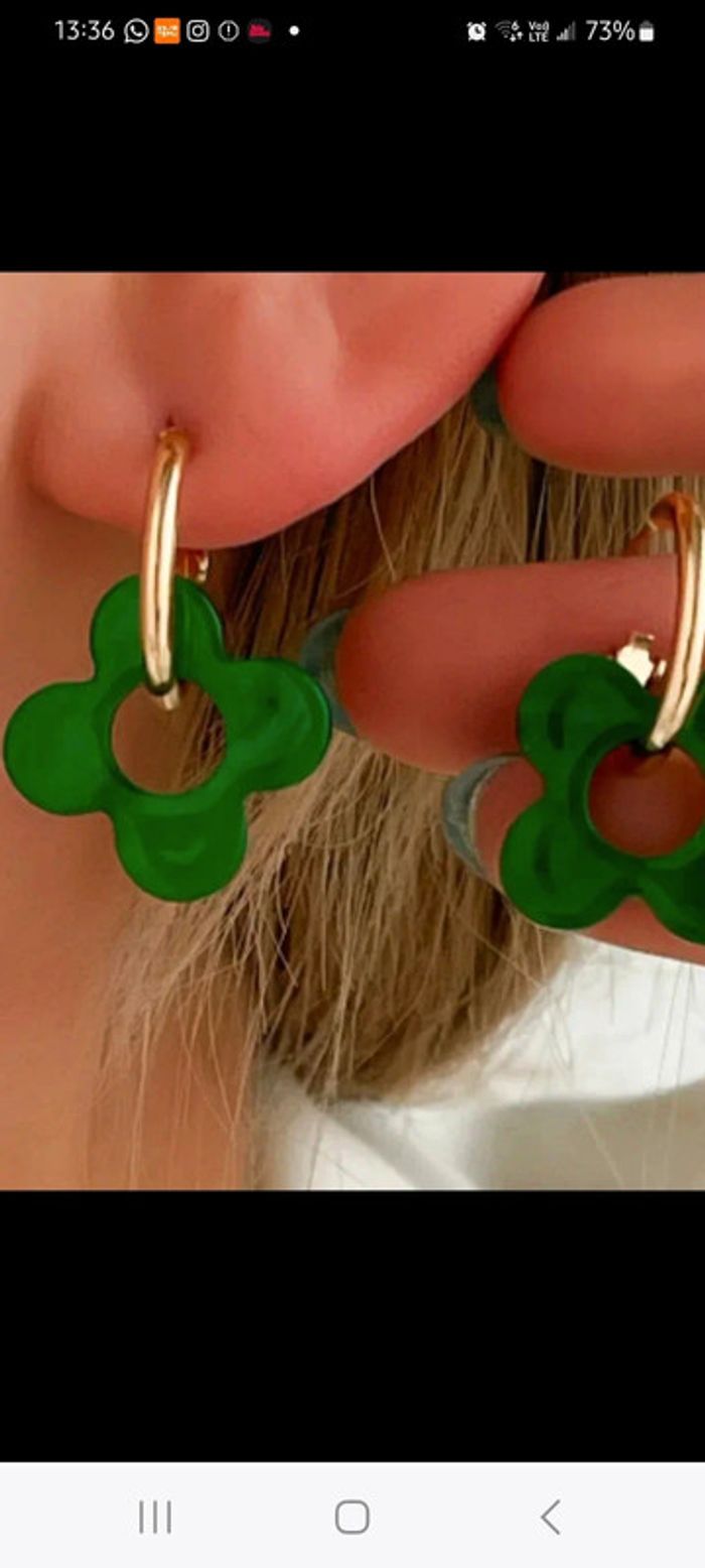 Clips d oreilles marguerites vertes