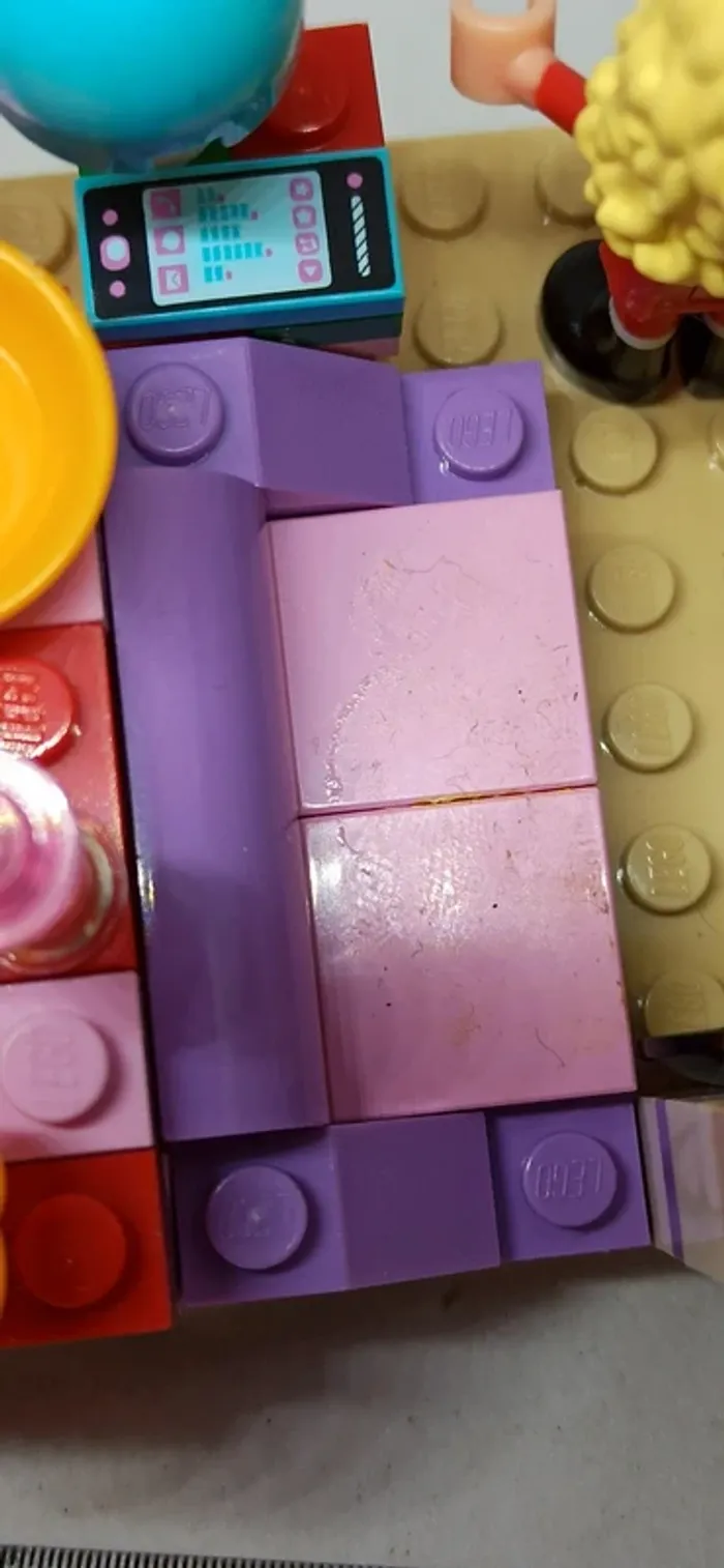 Salle à manger cuisine avec personnages lego - photo numéro 9