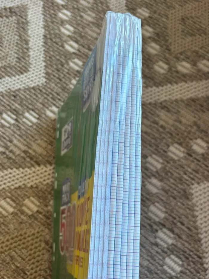 Lot feuilles oxford, stylos crayons et feutres bic, stylo pilote frixon et colle UHU - photo numéro 3