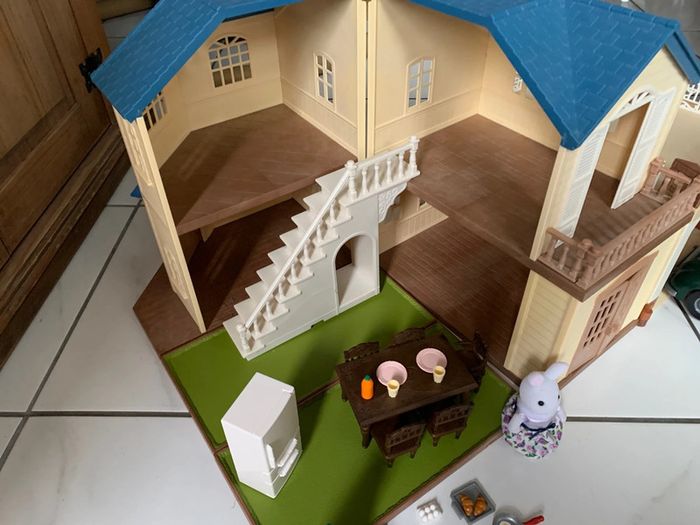 Grande maison Sylvanian avec voiture - photo numéro 3