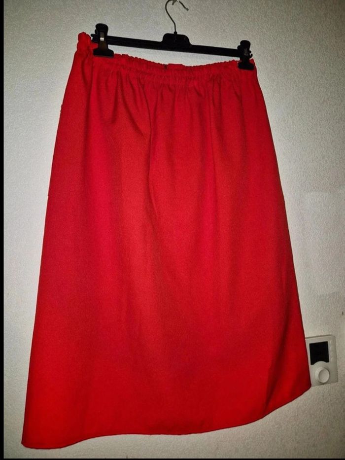 Tailleur rouge longue en excellente état taille 40 - photo numéro 2