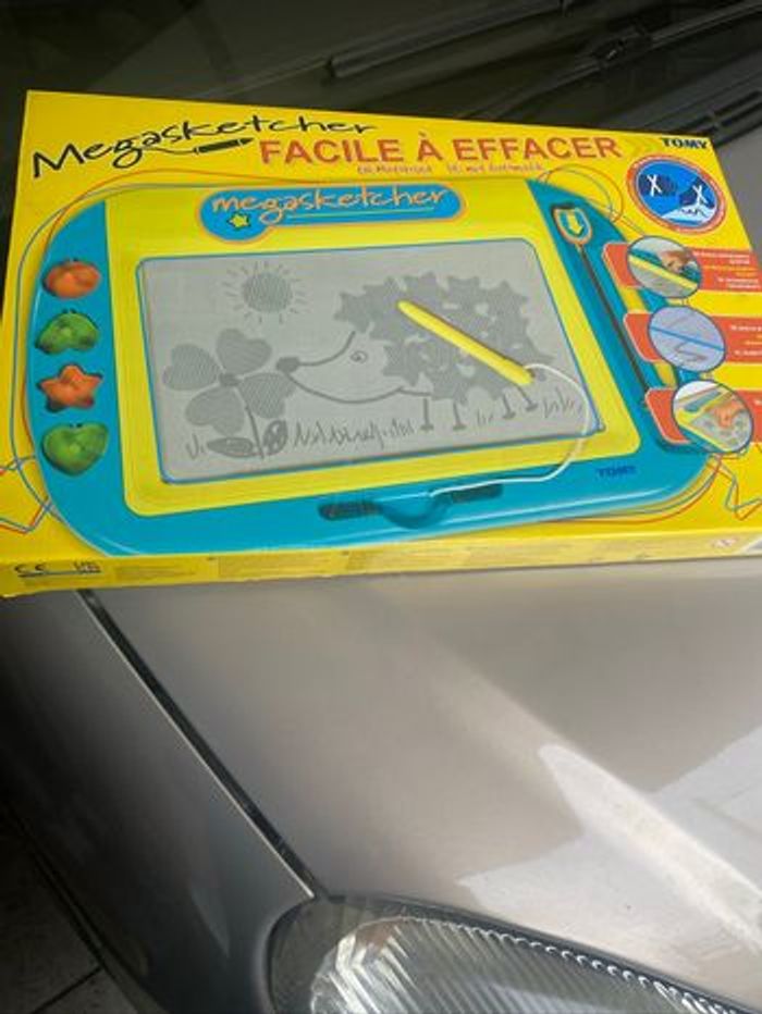 Ardoise magique enfant facile a effacer neuve