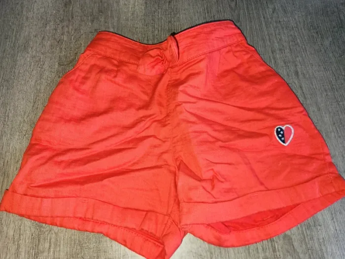 Short rouge taille 10 ans