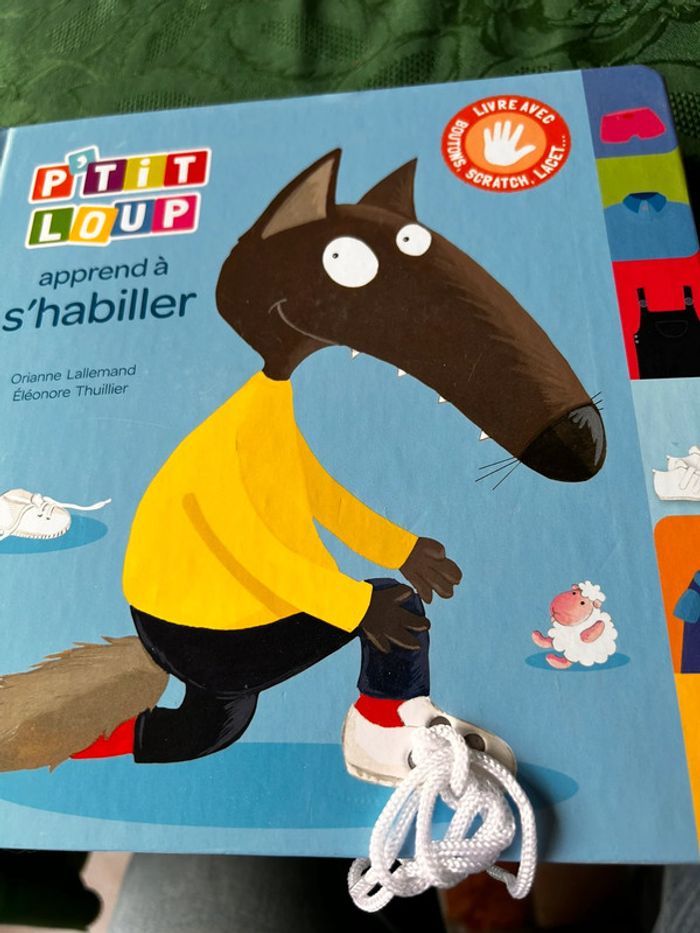 Livre cartonné P’tit Loup apprend à s’habiller