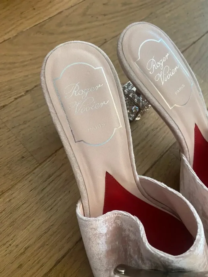 Mules en velours rose et talons strass Roger Vivier taille 36 1/2 - photo numéro 6