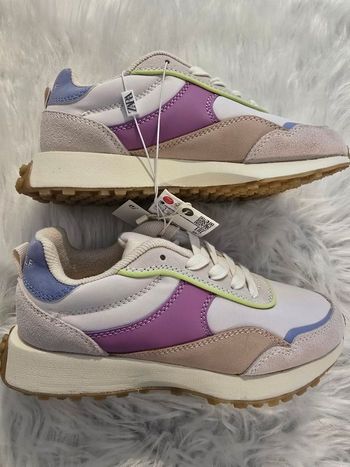 Neuves (non portées)🏷🩷🤩🥰superbes  baskets pointure 34 fille 🩷🤩🥰