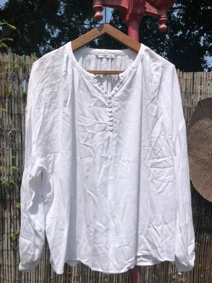 👚 Blouse tunique Mango longue, large et ample à col V et à manches longues avec détails boutons - photo numéro 6