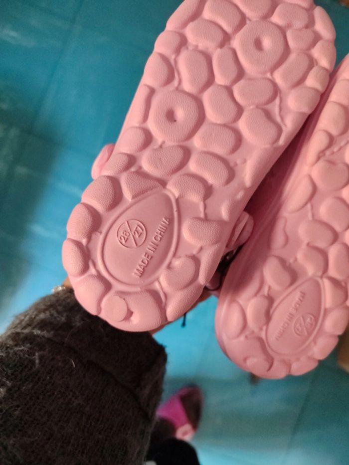 Sandales fillette plastique taille 16/27 neuves - photo numéro 4