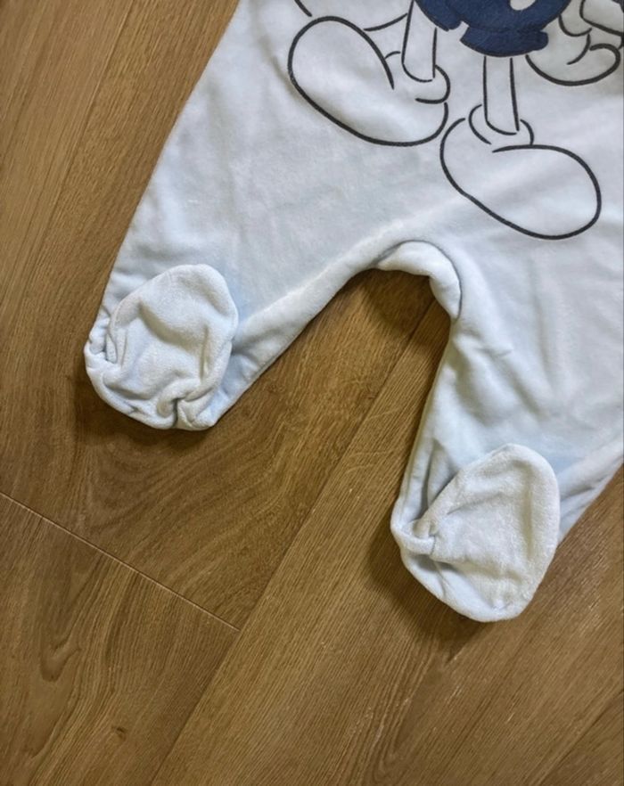 🐭 Pyjama velours Disney Baby 6 mois – Mickey bleu ciel - photo numéro 4
