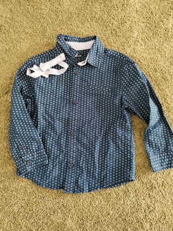 Chemise avec noeud papillon